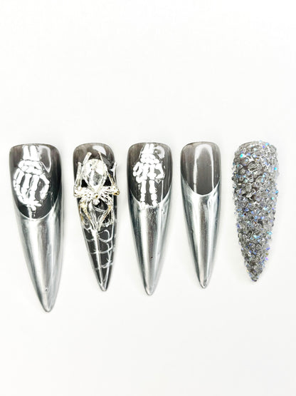 Haunting Glitz